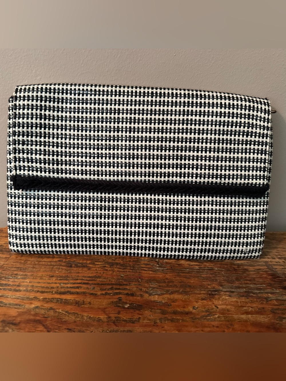 EUC Stella & Dot Black & White Woven Envelope Clutch
